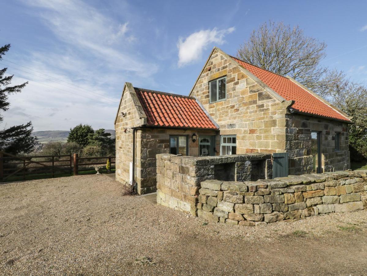 The Piggery Villa Whitby Bagian luar foto