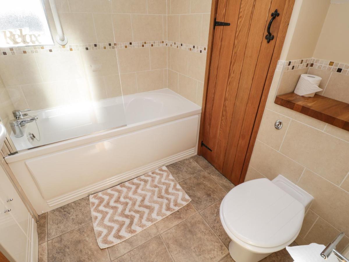 The Piggery Villa Whitby Bagian luar foto